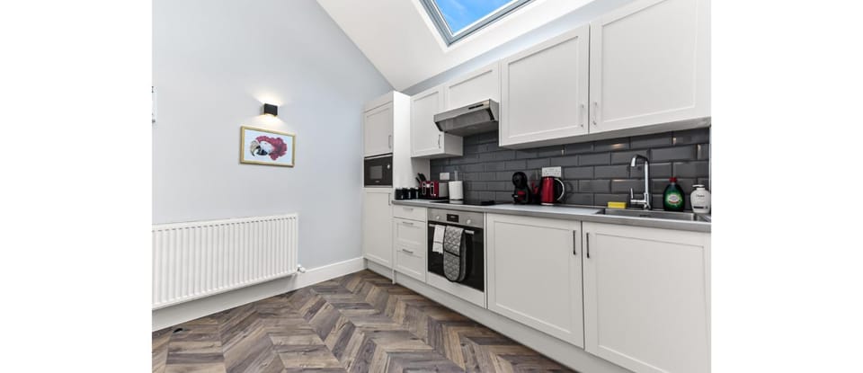 Coffee/tea facilities, Kitchen or kitchenette, minibar, oven, stove, toaster
