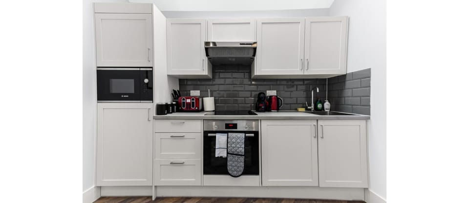 Coffee/tea facilities, Kitchen or kitchenette, minibar, oven, stove, toaster