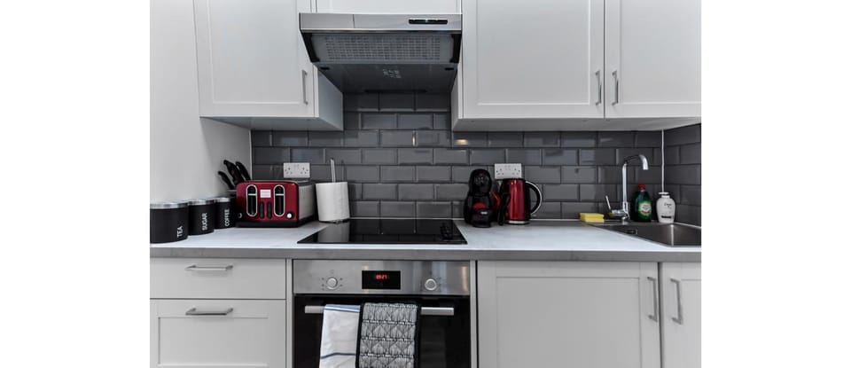 Coffee/tea facilities, Kitchen or kitchenette, minibar, oven, stove, toaster
