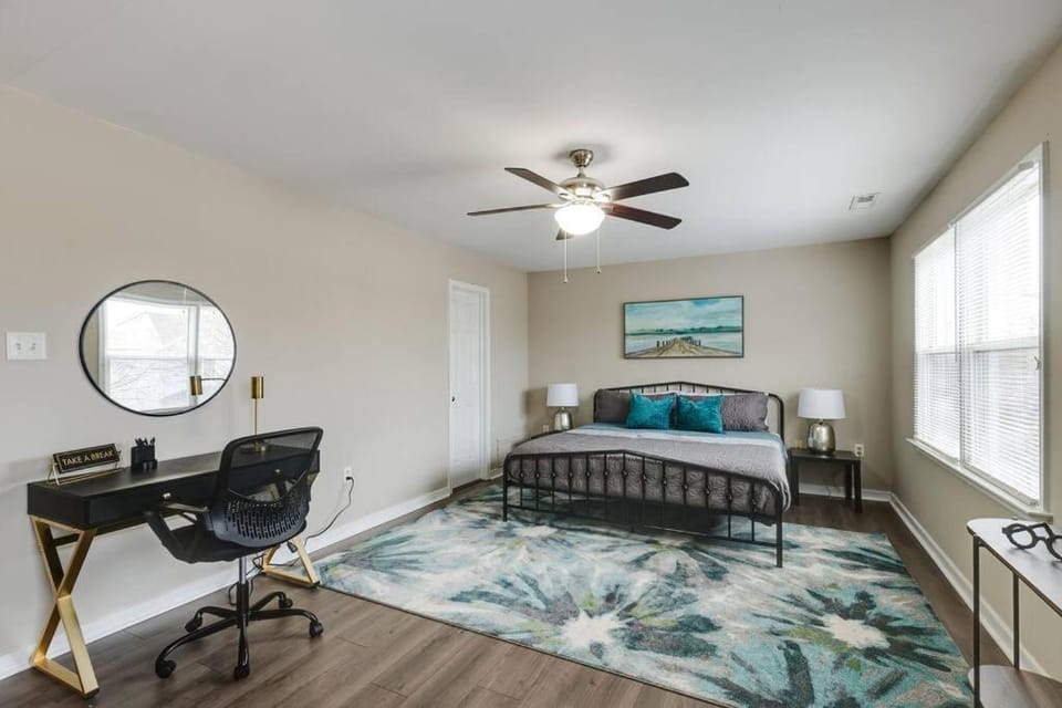 Bed, Seating area, Bedroom, fireplace