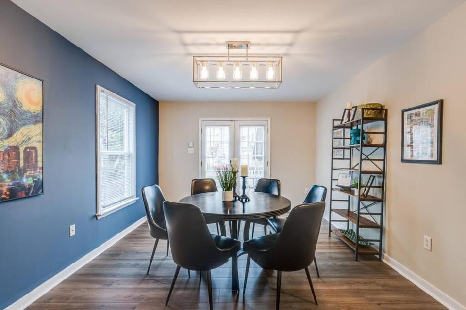 Living room, Seating area, Dining area