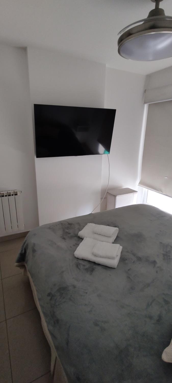 Bed, TV and multimedia, Bedroom