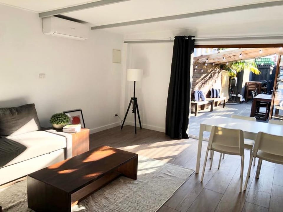 Quite, quaint & private guesthouse, sleeps 6 Bed and Breakfast in Melbourne