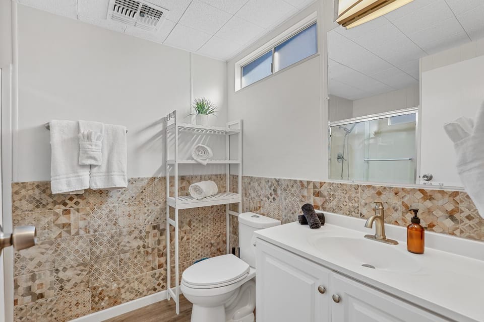 Toilet, Bathroom, towels