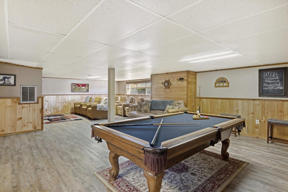 Billiard, Game Room