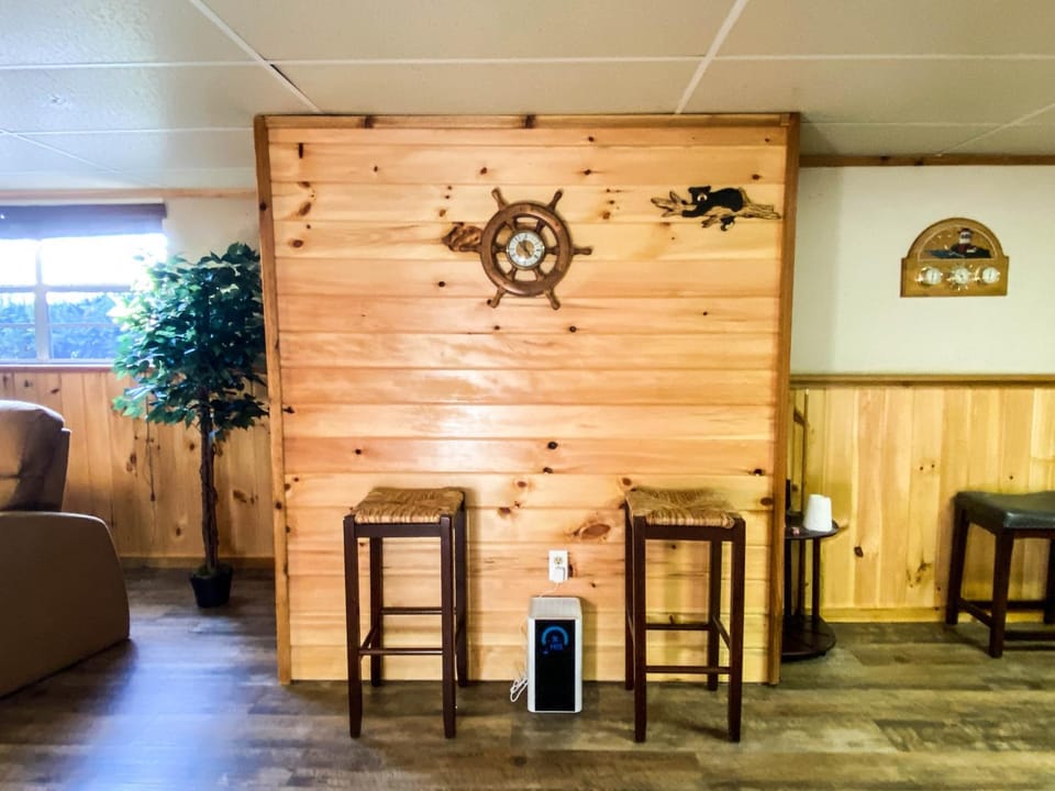 Modern Rustic Countryside Downstairs Guesthouse House in Sevierville