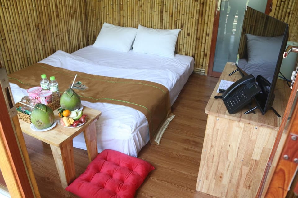 Bed, Coffee/tea facilities, Food and drinks, Photo of the whole room, Bedroom