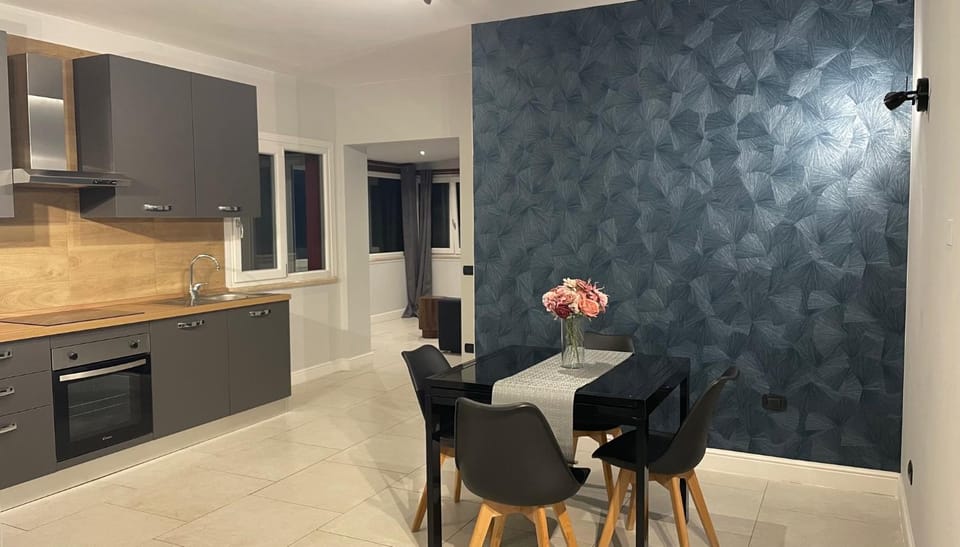 Kitchen or kitchenette, Dining area, stove