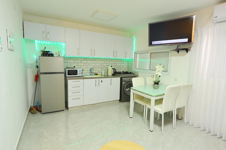 TV and multimedia, Kitchen or kitchenette, Dining area, minibar, stove