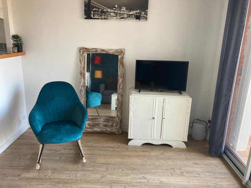 TV and multimedia, Seating area