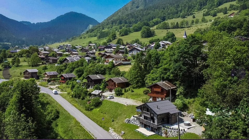 Property building, Day, Neighbourhood, Natural landscape, Bird's eye view, City view, Mountain view, Street view