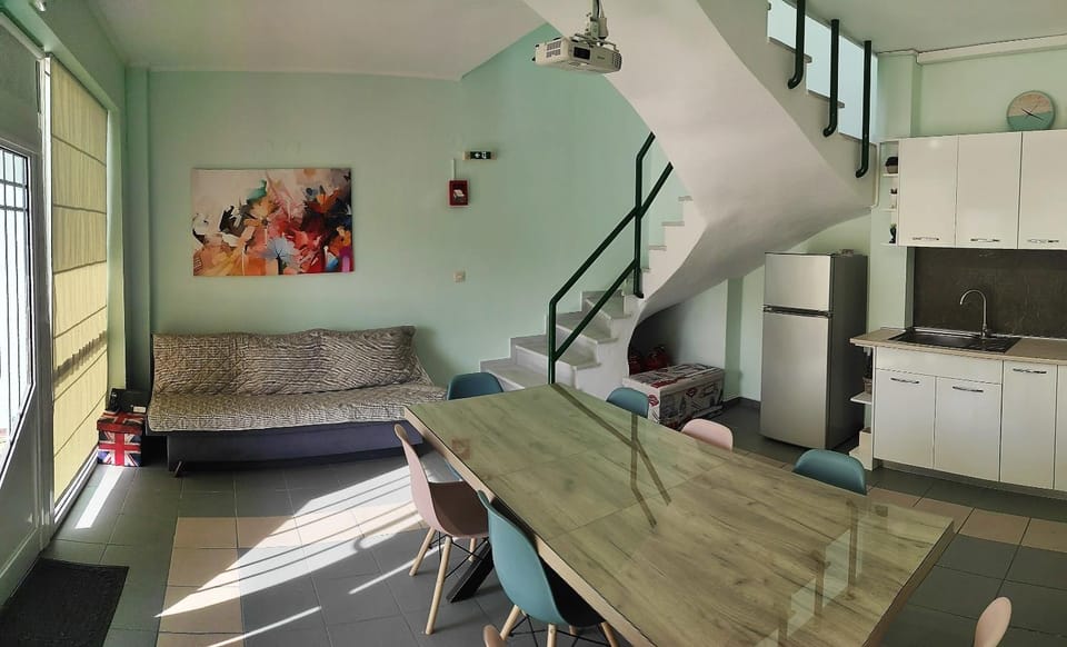 Bed, Living room, Dining area, kitchen