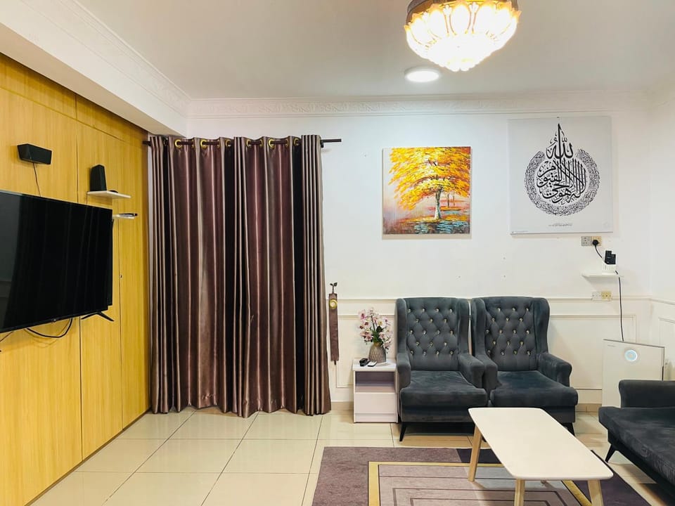 NO 121 NAZIRIN HOMESTAY TMN DESA MANJUNG House in Perak