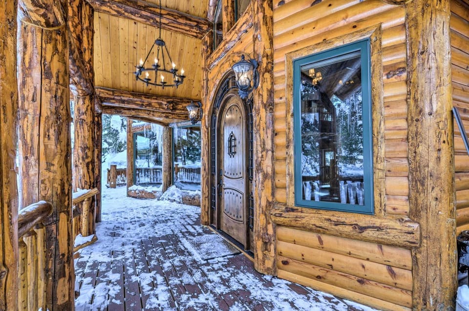 Delightful Duck Creek Village Cabin w/ Deck! Cabin in Utah