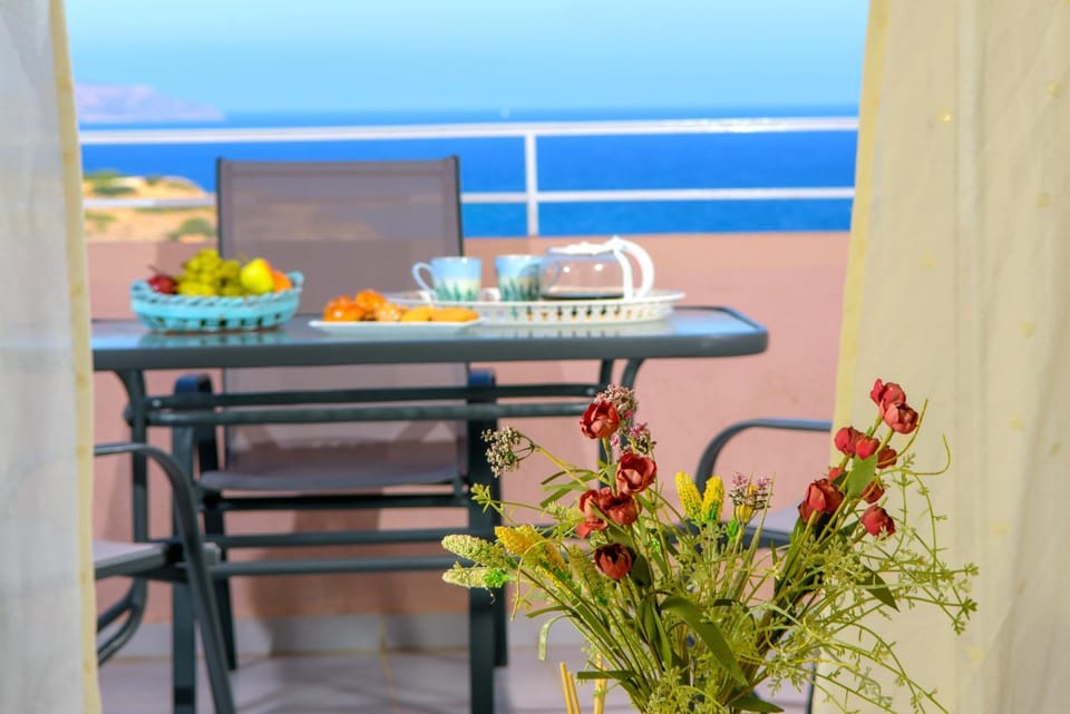 Dining area, Mountain view, Sea view