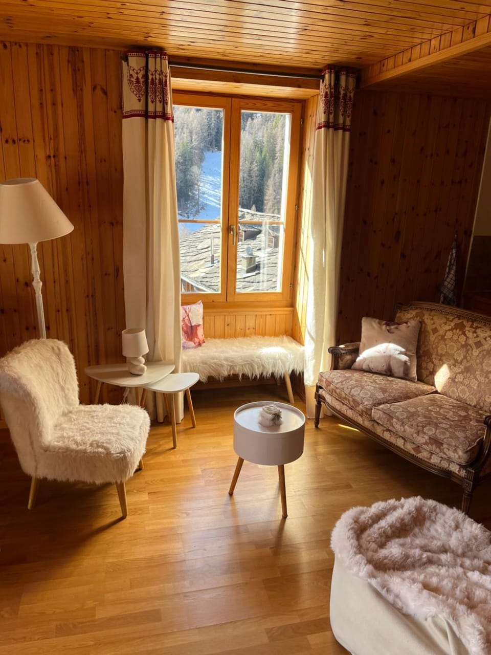 Heida, studio ensoleillé au village avec magnifique vue sur la Dent-Blanche Apartment in Canton of Valais
