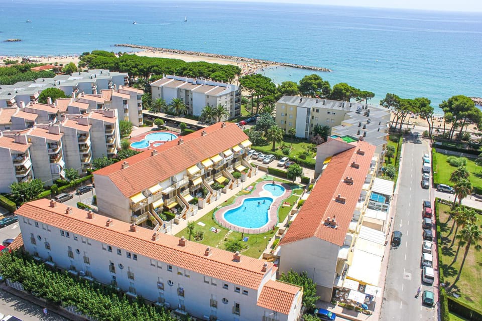 LITORAL COSTA DORADA - TRES CARABELAS Only families Apartment in Cambrils