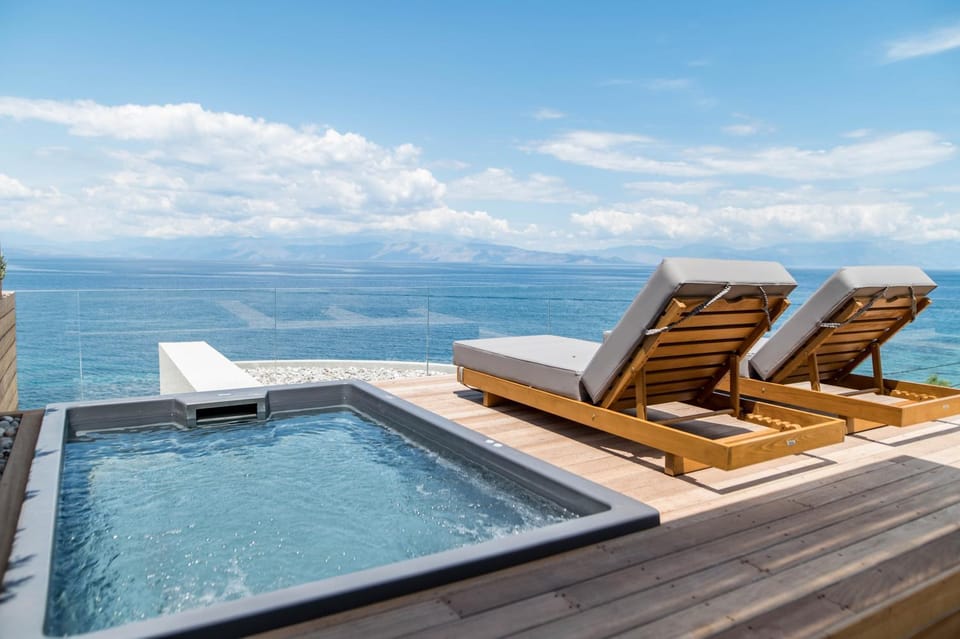 Swimming pool, sunbed