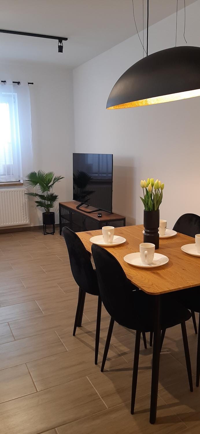 Communal lounge/ TV room, TV and multimedia, Living room, Seating area, Evening entertainment