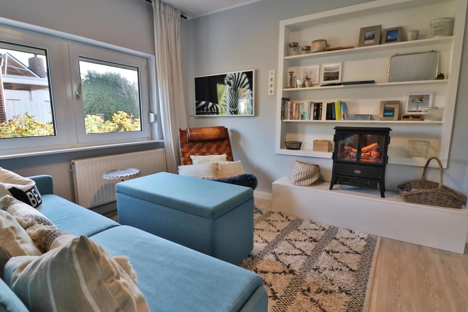 Library, Living room, Seating area