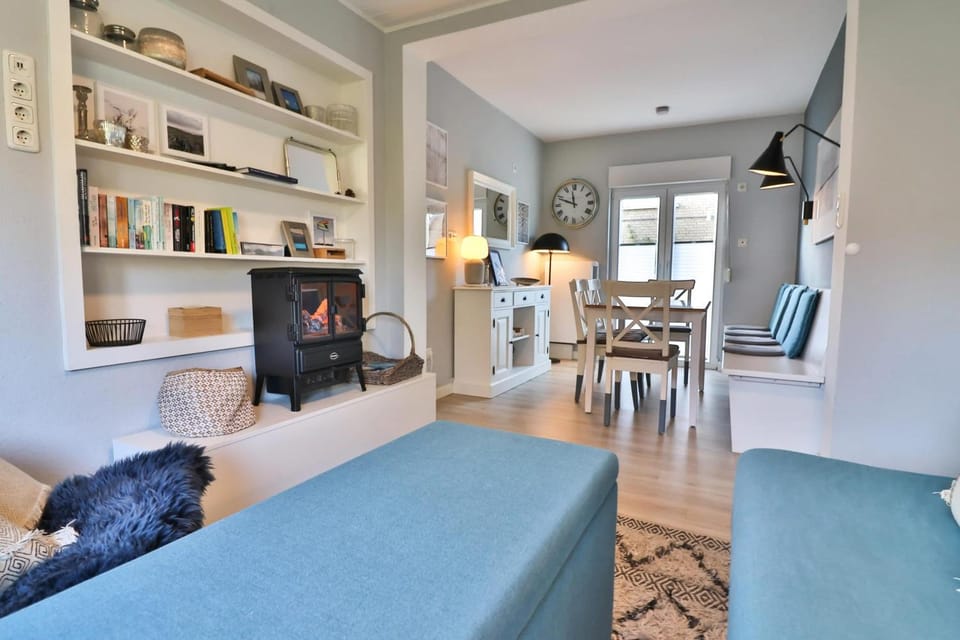 TV and multimedia, Living room, Seating area, Dining area