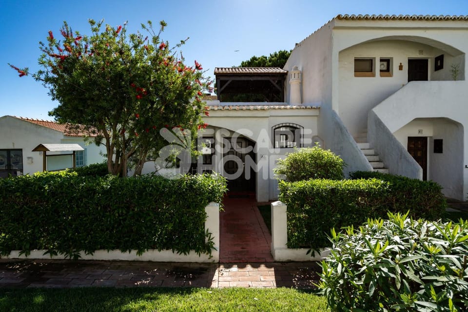 Property building, Facade/entrance, Off site