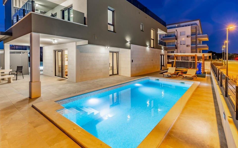 Property building, Patio, Swimming pool
