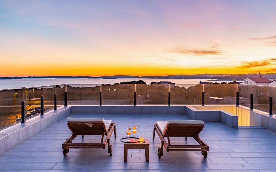 Balcony/Terrace, Seating area, Sea view, Sunset