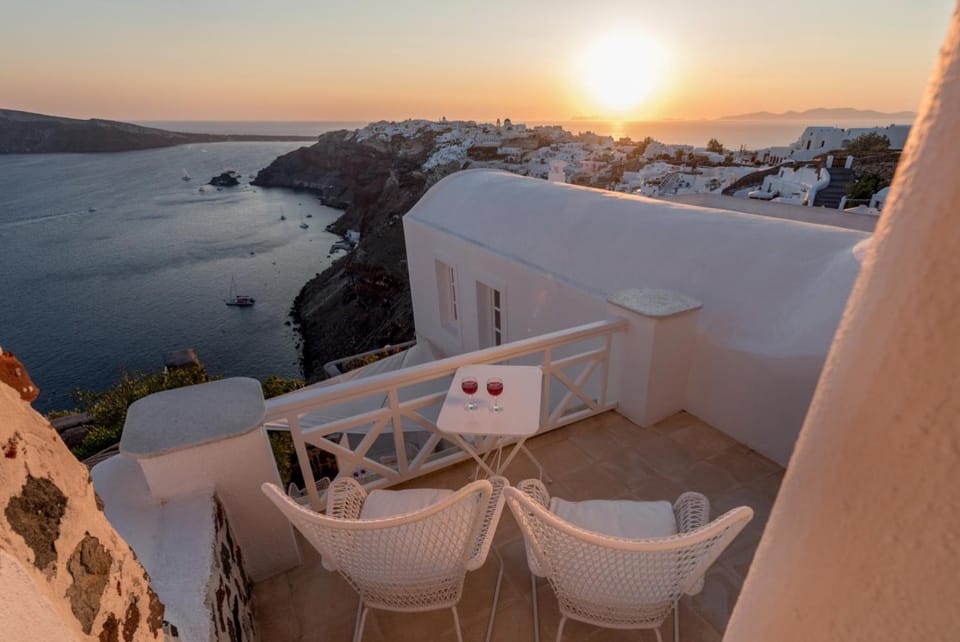 White House Villa Villa in Oia