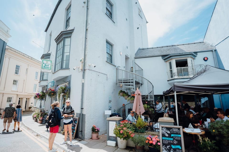 Lofty, elevated luxury apartment at Tenby Harbour House in Wales