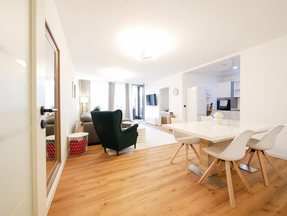 Living room, Dining area