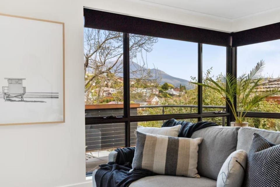 View (from property/room), Living room, Mountain view