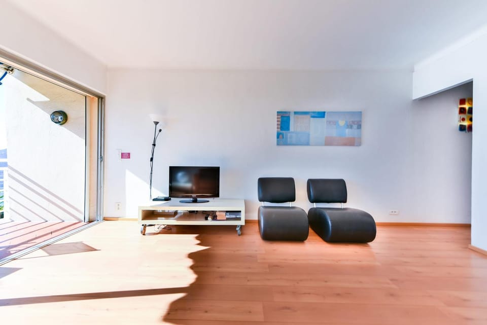 Communal lounge/ TV room, TV and multimedia, Living room, Seating area