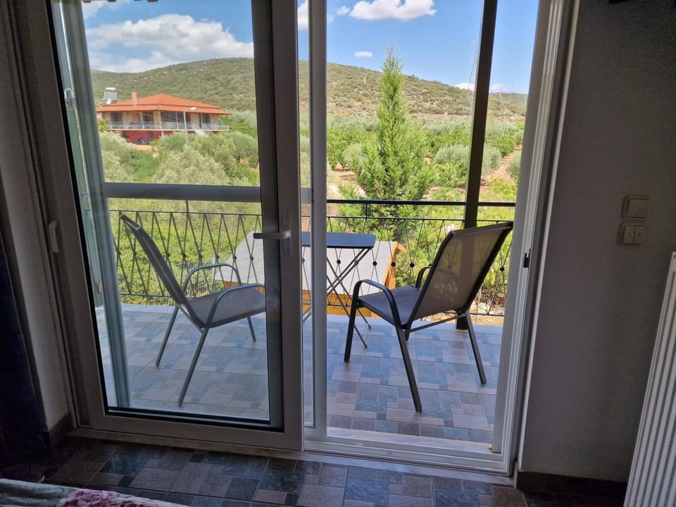 Balcony/Terrace, Seating area, Mountain view