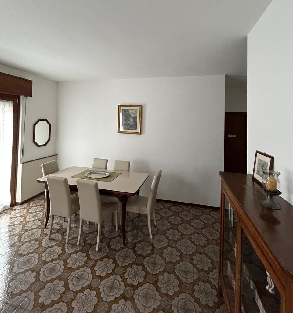Communal lounge/ TV room, Dining area