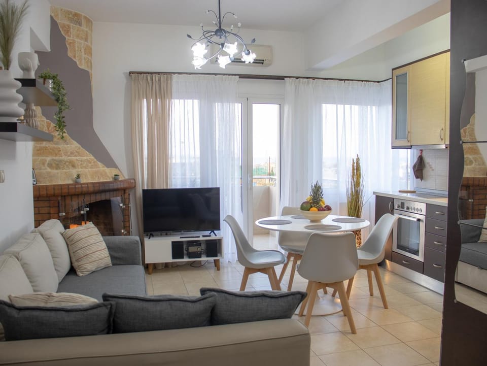 TV and multimedia, Living room, Seating area, Dining area