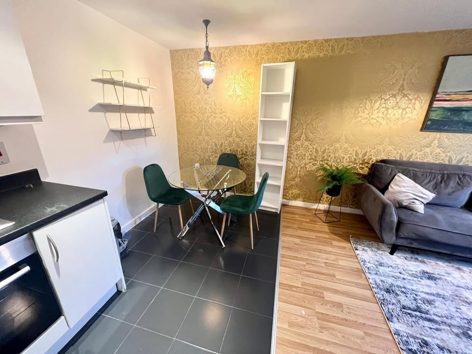 2 Bedroom Apartment near Olympic Park with Free Parking Apartment in London Borough of Hackney