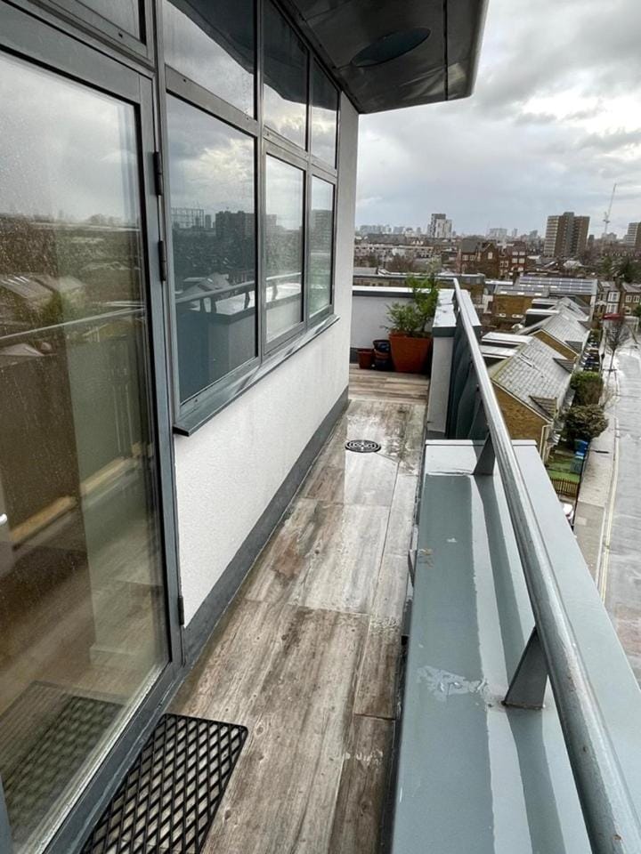 View (from property/room), Balcony/Terrace, City view