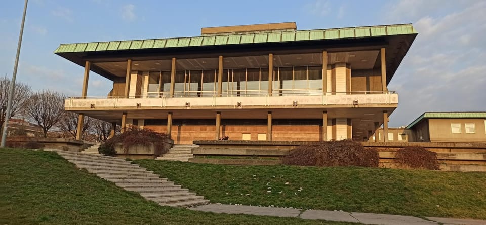 Nearby landmark, Neighbourhood