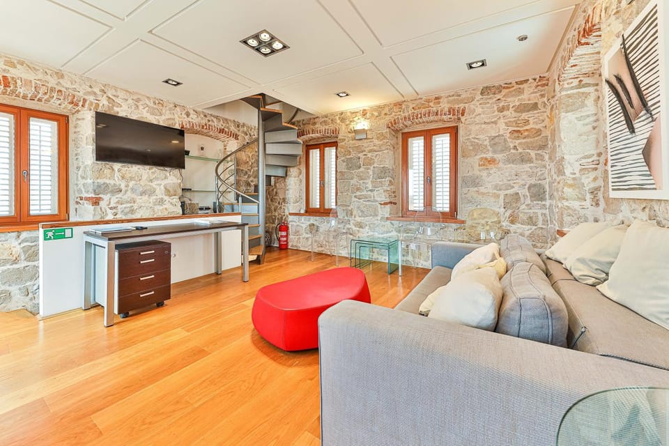Communal lounge/ TV room, TV and multimedia, Living room, Seating area