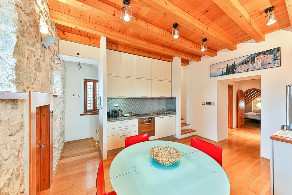 Kitchen or kitchenette, Decorative detail, Decorative detail, Seating area, Dining area, oven, kitchen, kitchen