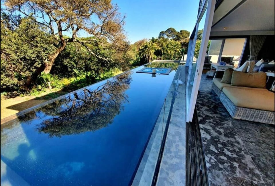 Splash Rock Beachfront Villa Villa in KwaZulu-Natal