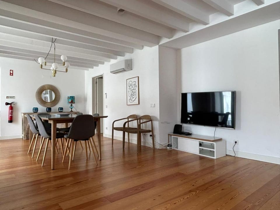 TV and multimedia, Kitchen or kitchenette, Living room, Dining area