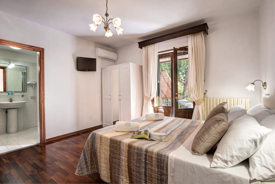 Bed, Bathroom, Bedroom, air conditioner