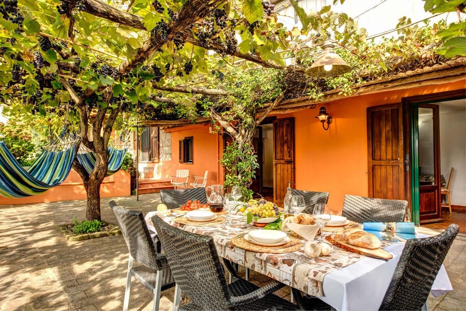 Patio, Day, Garden, Dining area, Food, Garden view