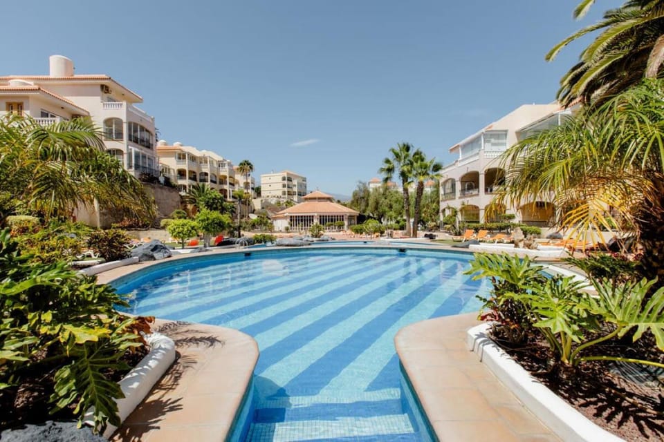 Property building, Day, Garden view, Swimming pool, sunbed