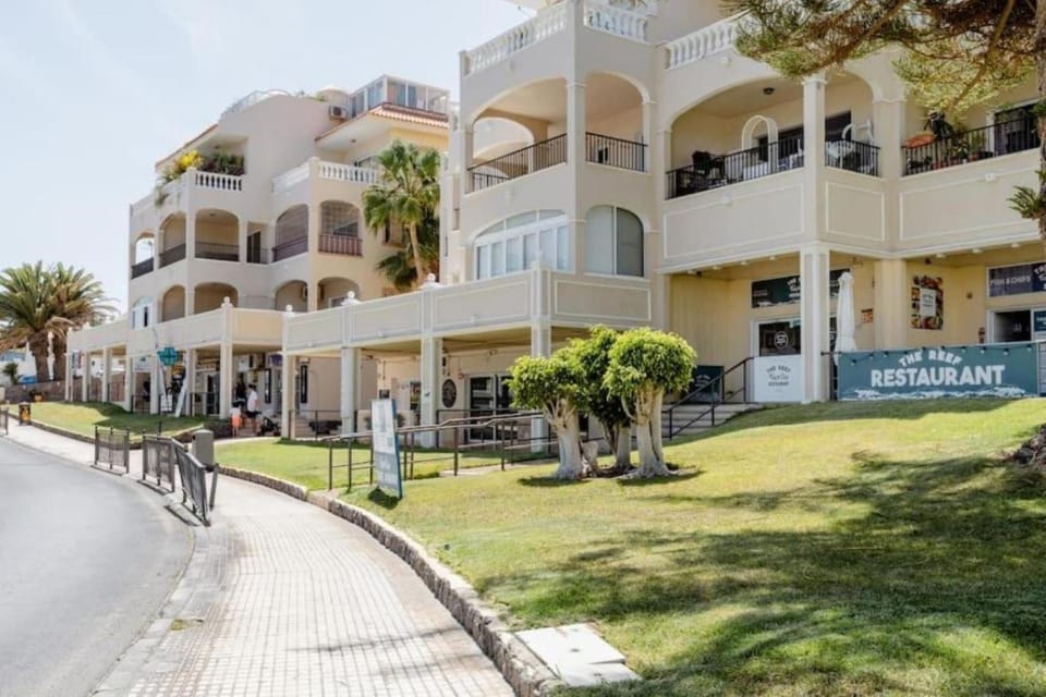 Property building, Day, Neighbourhood, Location