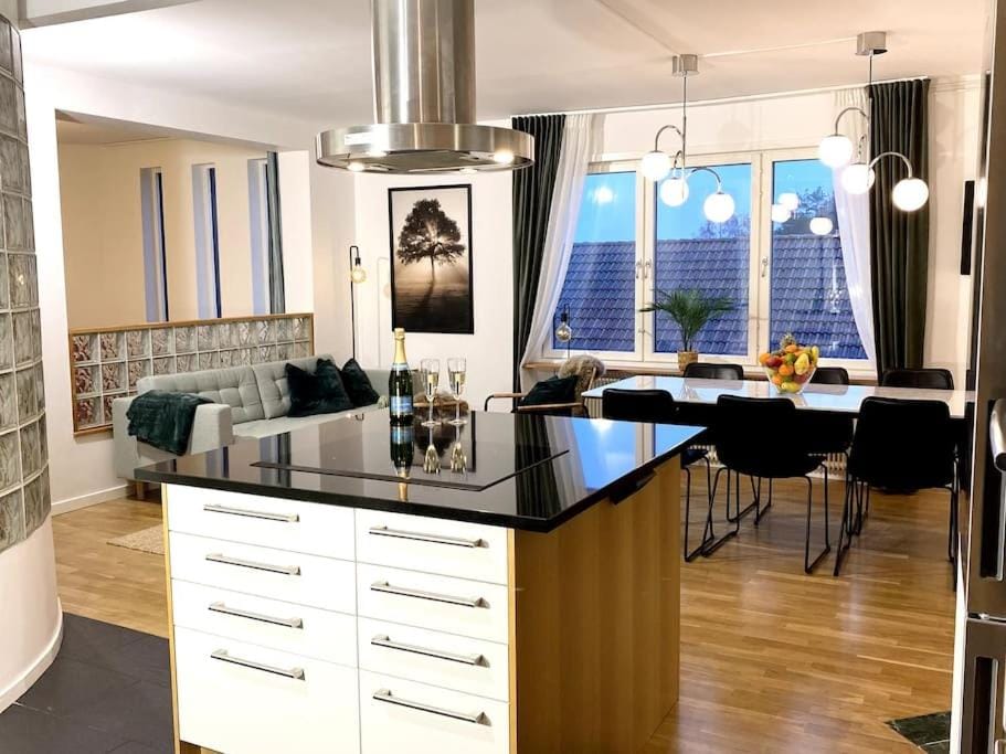 Dining area, kitchen