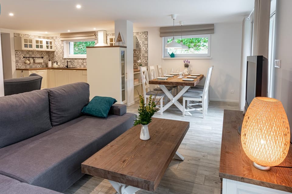 Communal lounge/ TV room, Kitchen or kitchenette, Living room, Seating area, Dining area