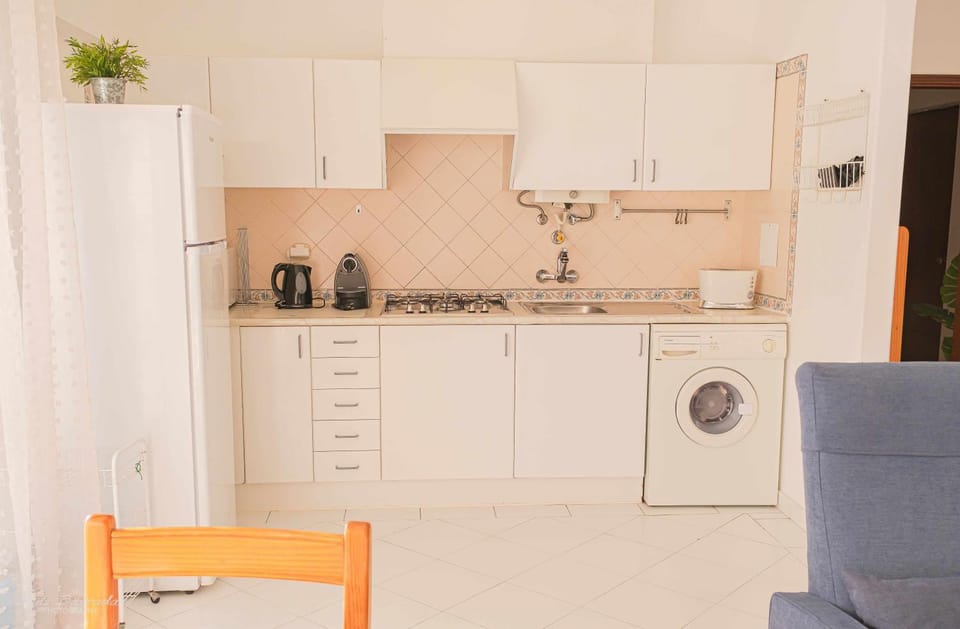 minibar, washing machine